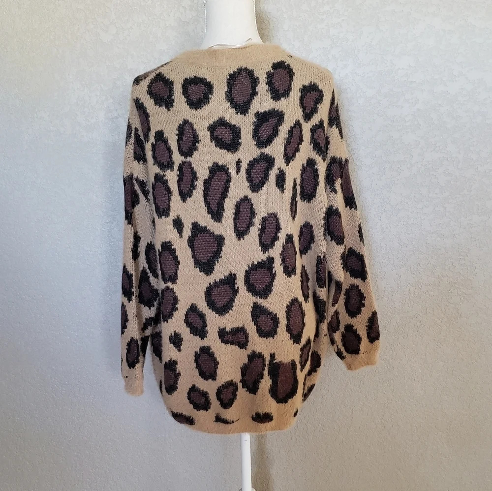 Altar'd State leopard print fuzzy oversized sweater Size XS / S. NEW - Picture 8 of 12